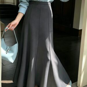 AURORA Tailored A-Line Midi Skirt 穿搭灵感搭配图 设计感女装 | Styling inspiration outfit idea minimalist designer dress