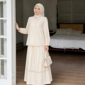 AURORA Ruffle Collar Blouse & Lace Trim Maxi Skirt 穿搭灵感搭配图 设计感女装 | Styling inspiration outfit idea minimalist designer dress