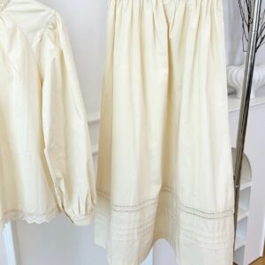 AURORA Ruffle Collar Blouse & Lace Trim Maxi Skirt 穿搭灵感搭配图 设计感女装 | Styling inspiration outfit idea minimalist designer dress